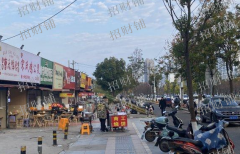 3万多人大学门口餐饮店转让 通三相电  可整转也可空转