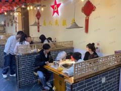 四年老店 南昌航空大学旁 辛家庵地铁口处 餐饮店 日营业额4000左右