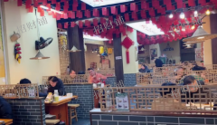四年老店 南昌航空大学旁 辛家庵地铁口处 餐饮店 日营业额4000左右
