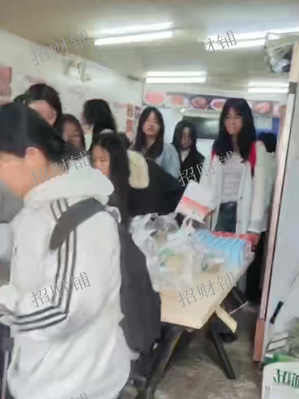2万多人大学门口 三门头拐角餐饮店 门宽13米 带阁楼可住人