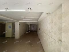西湖区朝阳洲小区门口临街店三间店铺 2200一间  带阁楼可住人 行业不限