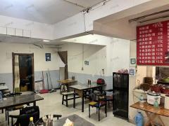 小区门口 幼儿园旁 早餐店  店内可住人   转3.5万