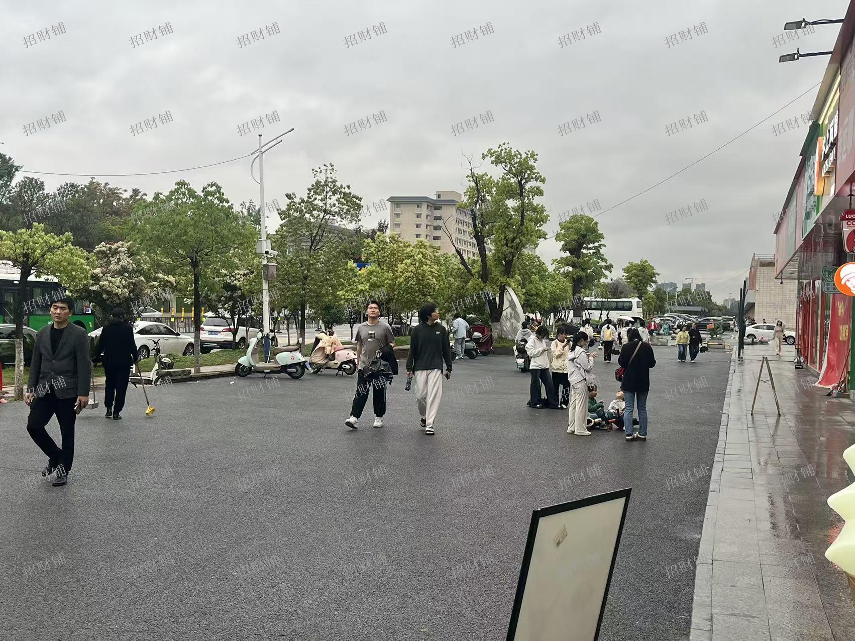 两所大学门口唯一商业街独家水果店  日营业额2000多