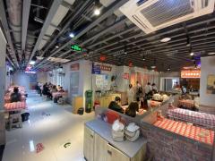 万寿宫正门口临街店招租 可分租  精装修  餐饮设备齐全 有独立厨房