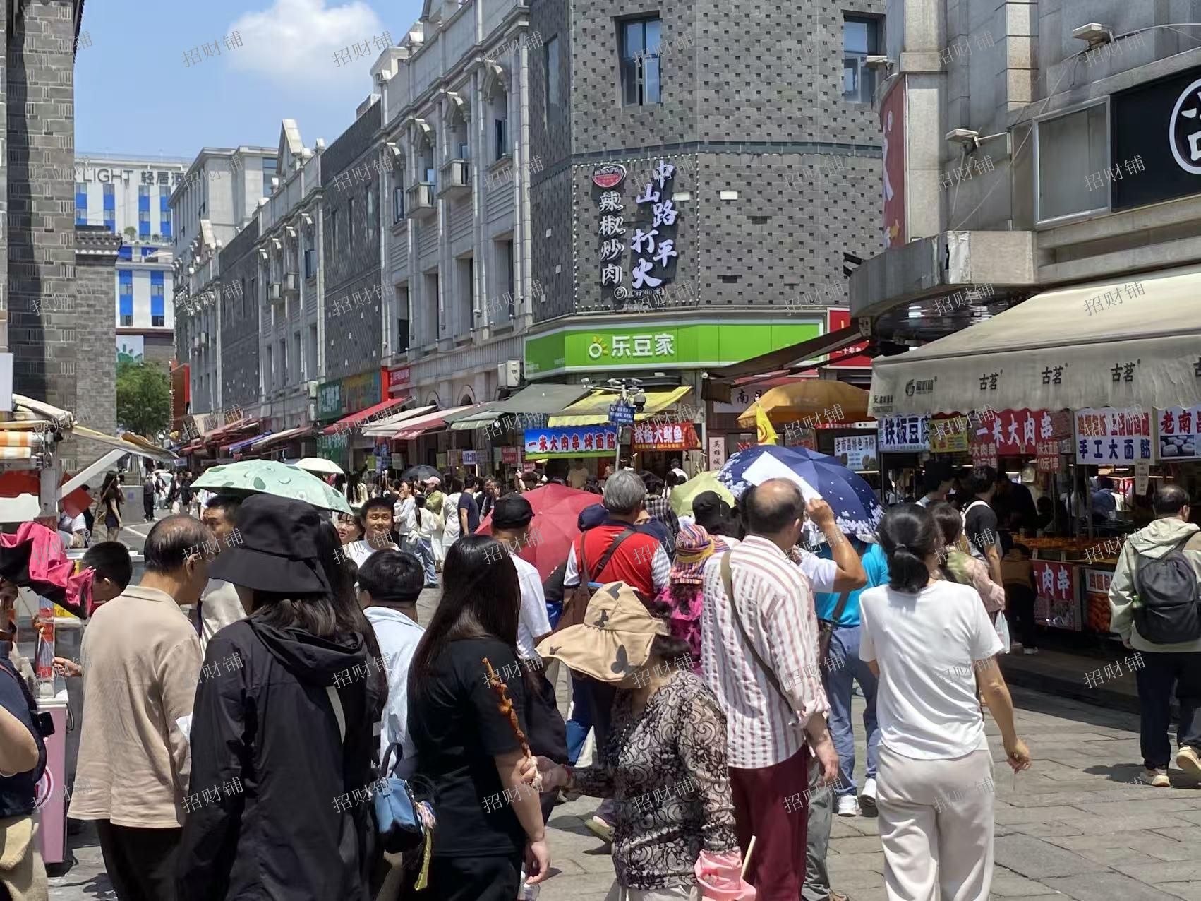 万寿宫正门口临街店招租 可分租  精装修  餐饮设备齐全 有独立厨房