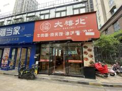 西湖区万达广场对面 西北面馆 日营业额3000左右 开了7年 隔壁是塔斯汀  