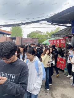1.5万多人大学门口唯一奶茶店外卖上半年每天150多单 下半年300单左右 店主可教可带