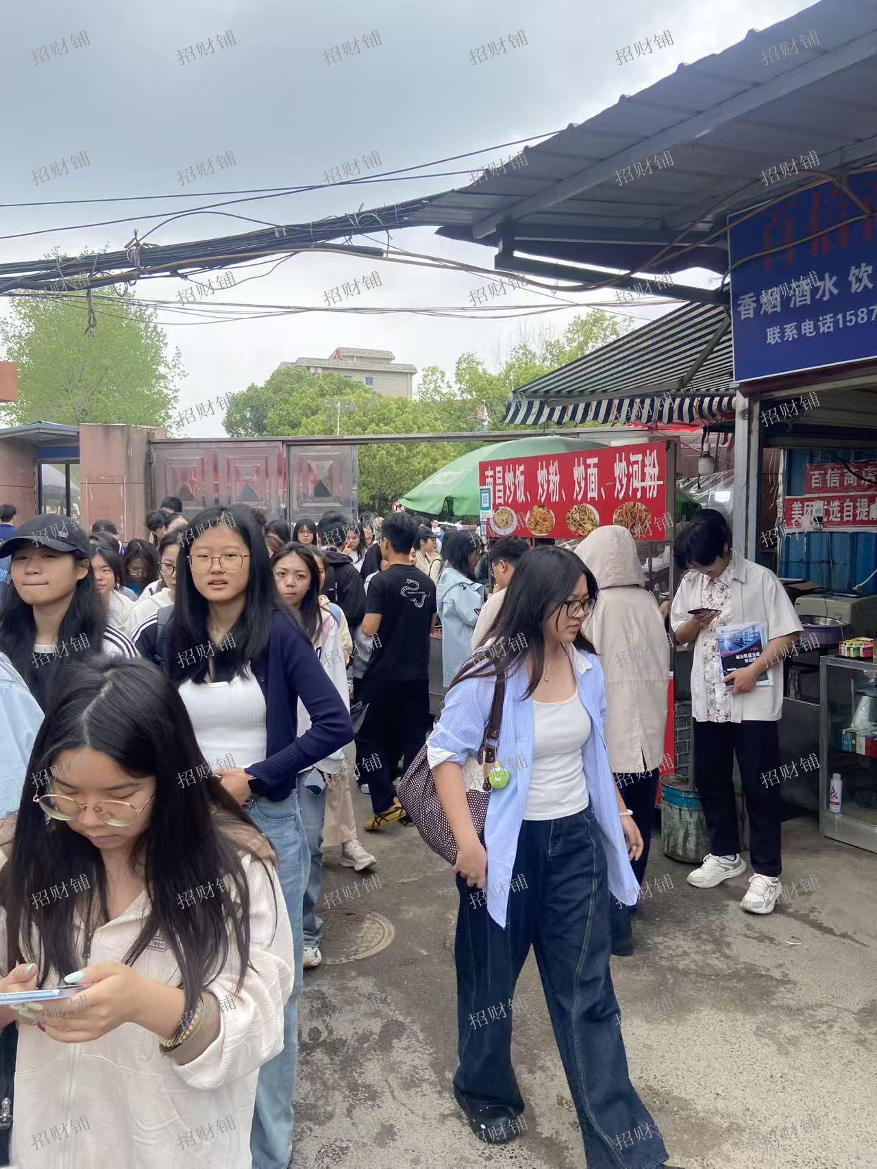 1.5万多人大学门口唯一奶茶店外卖上半年每天150多单 下半年300单左右 店主可教可带