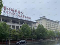 医院 、学校、 小区都在附近招租 行业不限 免租期三个月