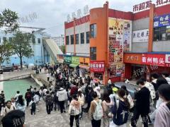 2.7万多人 大学校内商业街 不限品类招租  旁边有30栋宿舍楼