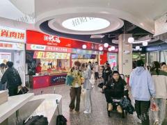 华东交通大学北区复兴园餐厅入口处独立店铺调整，部分档口调整，各类餐饮小吃 ，特色米饭，风味小吃，品牌茶饮等等均可