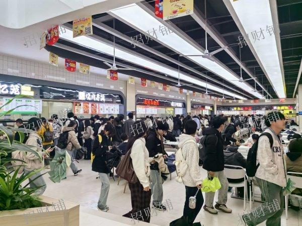 华东交通大学北区复兴园餐厅入口处独立店铺调整，部分档口调整，各类餐饮小吃 ，特色米饭，风味小吃，品牌茶饮等等均可