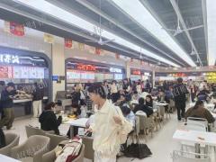 华东交通大学北区复兴园餐厅入口处独立店铺调整，部分档口调整，各类餐饮小吃 ，特色米饭，风味小吃，品牌茶饮等等均可