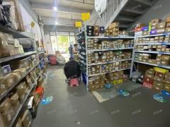 日派件1600件左右 6毛一件 寄件100件左右 可做商业  楼上可住人