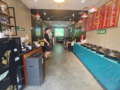 产业园门口音乐餐厅，有稳定客源接手即可营业