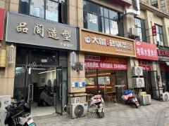 1.5万多人大学门口餐饮店2000左右  外卖月做3000单左右