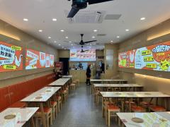 1.5万多人大学门口餐饮店2000左右  外卖月做3000单左右