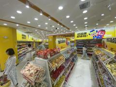 万达金街零食很忙二楼出租，三相电、天然气，中央空调齐全，适合做火锅、烤肉店等特色餐饮 行业不限