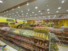 万达金街零食很忙二楼出租，三相电、天然气，中央空调齐全，适合做火锅、烤肉店等特色餐饮 行业不限