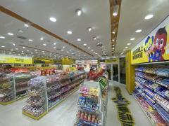 万达金街零食很忙二楼出租，三相电、天然气，中央空调齐全，适合做火锅、烤肉店等特色餐饮 行业不限