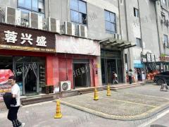 写字楼门口第一家招租 通三相电  上下水齐全 有烟道管