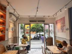 蜜雪冰城隔壁餐饮店转让 开了五年  带阁楼可住人