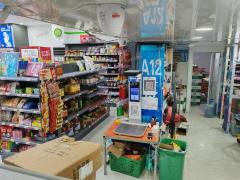 4400多户小区 ，6年老店 ，便利店， 日营业额5000元， 附带快递 烟草证24档  带阁楼可住人
