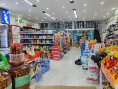 4400多户小区 ，6年老店 ，便利店， 日营业额5000元， 附带快递 烟草证24档  带阁楼可住人