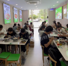 2万多人大学校内商业街餐饮店 日营业额5000左右 可看流水 合伙人有分歧所以转让
