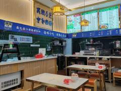 兰州拉面转让，附近有学校，医院，网吧，小区正门口  日营业额1800左右