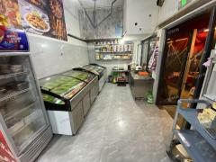 夜场旁夜宵烧烤店 日营业额3000左右 可看流水 门口可摆20多张桌子