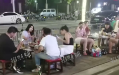夜场旁夜宵烧烤店 日营业额3000左右 可看流水 门口可摆20多张桌子