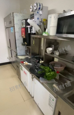 4年老店 外卖店 月做1200~2000单，适合一家人做 店内也可住人