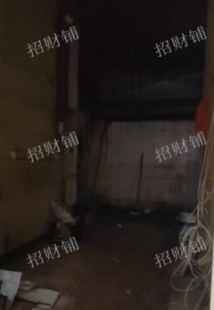 ******门宽8米，上下两层 ，一楼面积180 二楼面积120 通三相电 有免租期