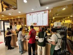 双门头 拐角店 门宽9米 日营业额3000左右 通三相电和天然气