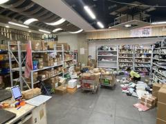 开了四年生鲜超市日营业额13000左右 可查流水，门口自带快递 日派件2600票左右