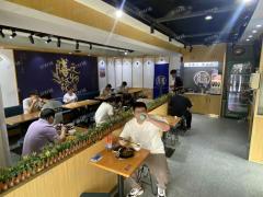 双门头 门宽16米  开了五年 黄焖鸡店 日营业额2500左右