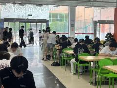 5500多人 唯一食堂全品类招租 行业不限 靠近学生宿舍楼 不要租金
