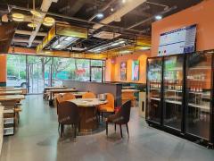 门宽10米 火锅店 开了一年  双地铁口 附近成熟社区+金融商务腹地