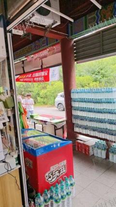 一万多人大学 三年老店 超市转让 日营业额4000左右
