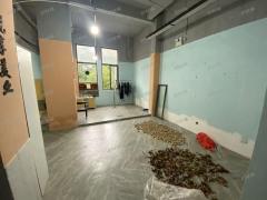 小区门口第一家早餐店  开了6年 只做早上一餐 能做1000多 楼上可住人