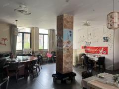 新洪城大市场对面 开了13年的餐饮店  不要转让费送厨房设备