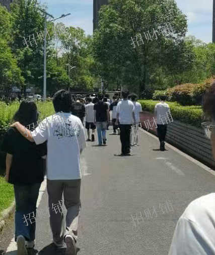 大学校内 全新美食城   全品类招租 行业不限 校内没有商业街