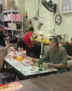 小区门口  双门头 开了两年 早餐店 只做早餐 日营业额1000多