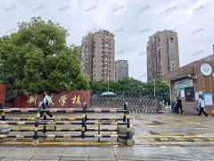 小区门口早餐店 只做早上一餐 能卖900 可查流水  楼上有幼儿园