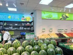 拐角三门头 门宽16米  水果店转让 日营业额3000~6000左右