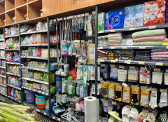 双小区出入口  双门头 生鲜店   日营业额3000~6000 有烟草证  也可空转 