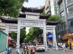 珠宝街小吃店  通三相电  附近游客不断  接受空转