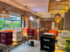 双门头 拐角烧烤店  门宽20米   日营业额一万左右 可接天然气