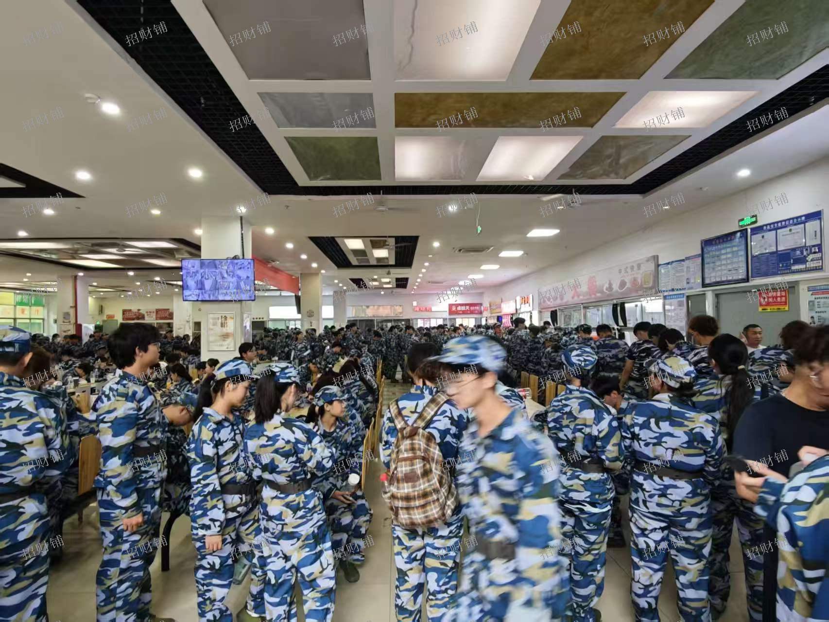 3万多人大学校内食堂 少量位置调整 特色饭、麻辣烫、水饺馄饨、粉面、奶茶、烘焙等各类风味小吃均可